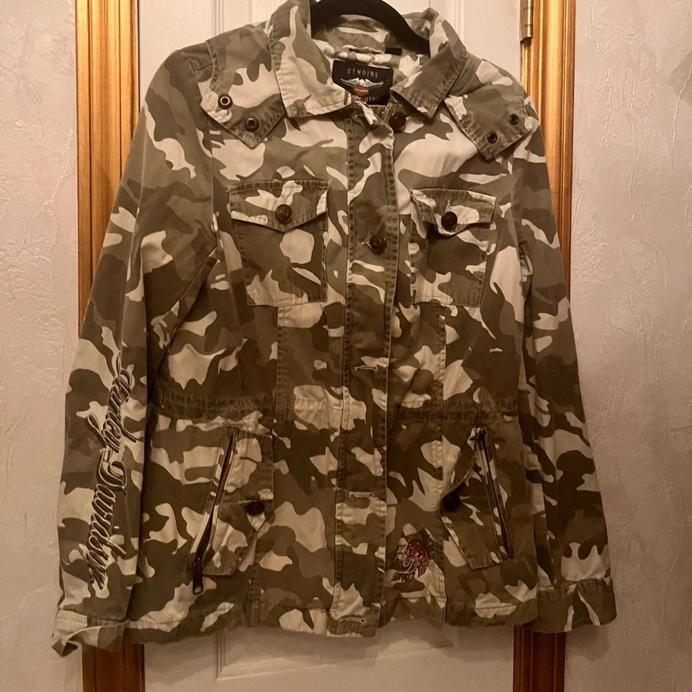 Harley Davidson Women’s utility jacket featuring camo/rose details Sz M - Picture 8 of 8